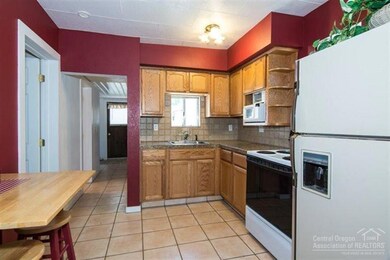 130 NW 2nd St, Redmond, OR 97756 - photo 7