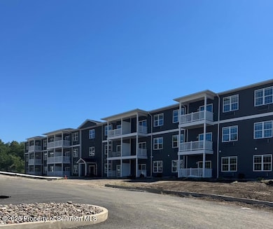 424 Circle Dr, Taylor, PA 18517 - photo 3