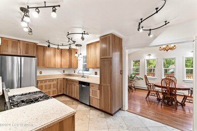 06 - 861 N Bunker Hill St