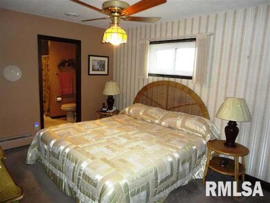 1819 W Kimberly Rd, Davenport, IA 52806 - photo 6