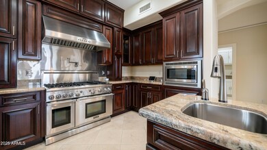 5225 W Desert Dr - 10