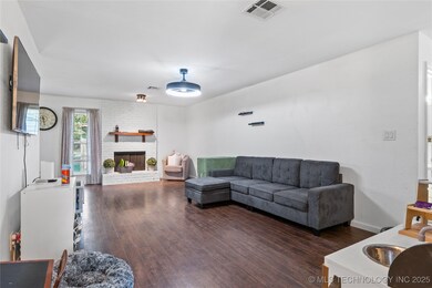 683 E Glenpool Blvd, Glenpool, OK 74033 - photo 2