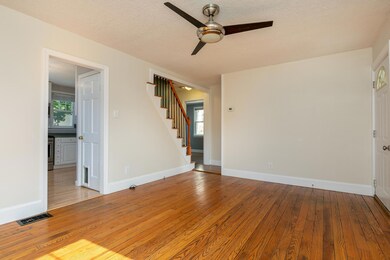 46 Longfellow Dr Cape-large-006-023-Livi