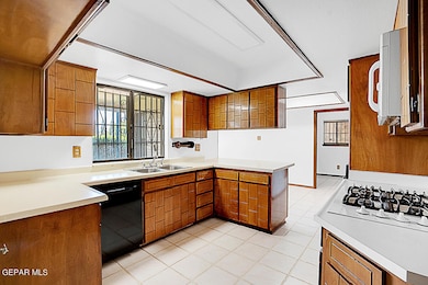 10809 Tom Kite Ct, El Paso, TX 79935 - photo 7