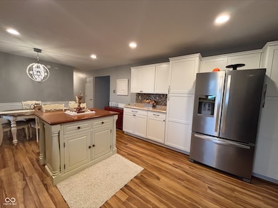 950 Cottonwood Dr, Columbus, IN 47203 - photo 7