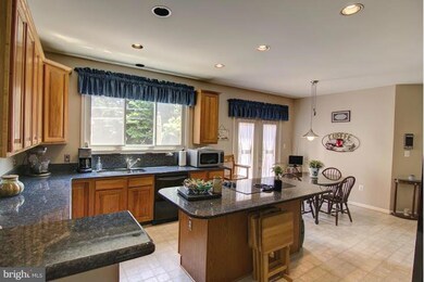 7727 White Willow Ct, Springfield, VA 22153 - photo 5