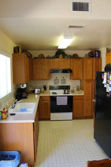 6 - Kitchen