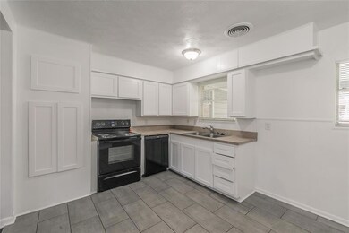 1226 SW 5th St, Grand Prairie, TX 75051 - photo 4