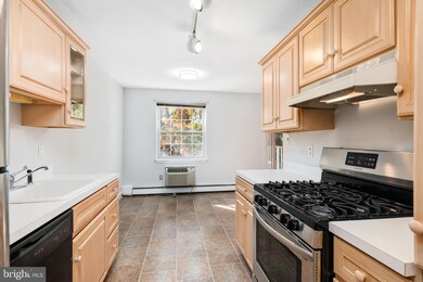 Lafayette Greene Condominium unit B248, Lafayette Hill, PA 19444 - photo 3