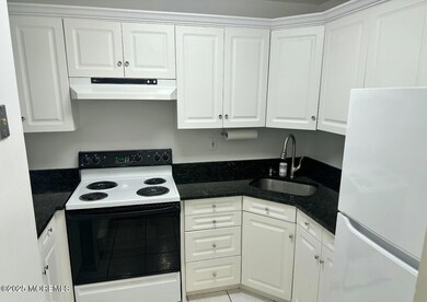 153 Cross Slope Ct unit D, Manalapan, NJ 07726 - photo 6