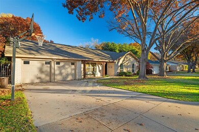 2816 Autumn Dr, Hurst, TX 76054 - photo 2