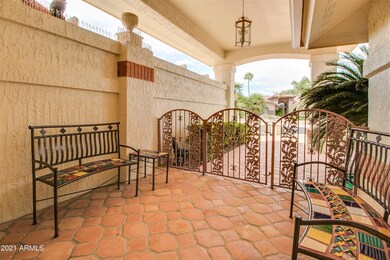 Sitting area at entry