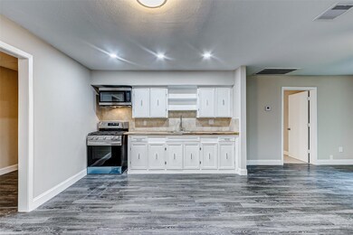 9015 Allwood St, Houston, TX 77016 - photo 7