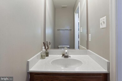 8224 Bates Rd, Lorton, VA 22079 - photo 4