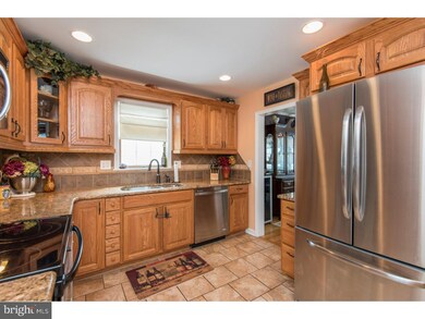 400 Sir Galahad Dr, Brookhaven, PA 19015 - photo 5