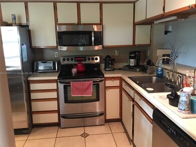 865 SW 113th Way unit 865, Pembroke Pines, FL 33025 - photo 4