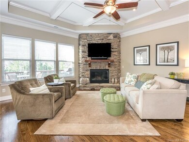 Great room w/gas log fireplace