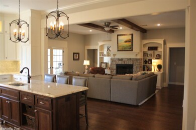 Open Floorplan - Hardwood floors