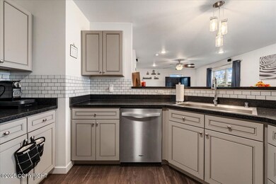 02-2792 W Third Ave-12