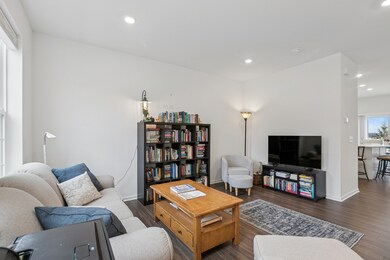 709 Neubauer Cir, Lindenhurst, IL 60046 - photo 3