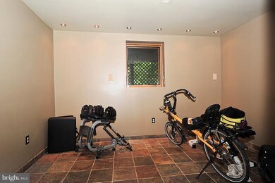 6614 Dearborn Dr, Falls Church, VA 22044 - photo 3