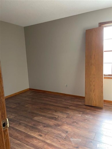 1410 W 49th St, Davenport, IA 52806 - photo 7