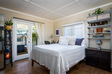 Guest room with frenchdoors