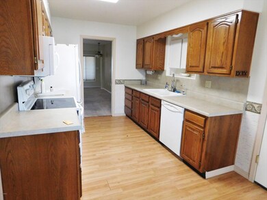 10027 W Ironwood Dr, Sun City, AZ 85351 - photo 6