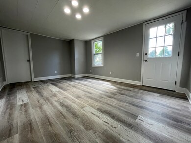 836 S Sumner Ave, Aurora, IL 60505 - photo 3