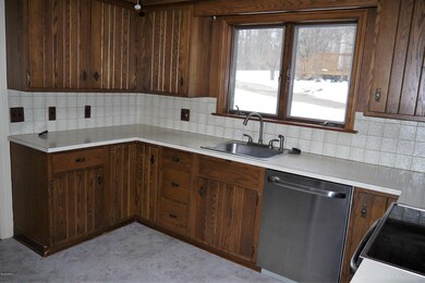 69 Delancy Ave, Pittsfield, MA 01201 - photo 4