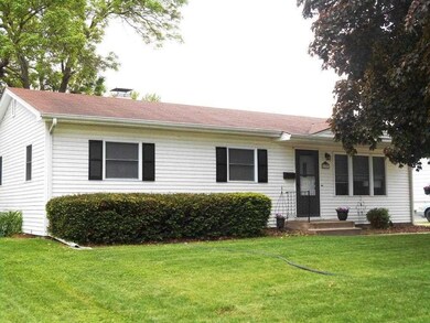 2107 W 36th St, Davenport, IA 52806 - photo 2
