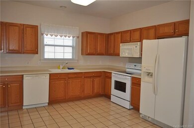 Spacious  & bright kitchen with new stove, ample c