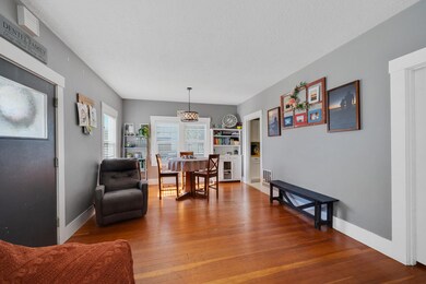 1902 10th St. Dining