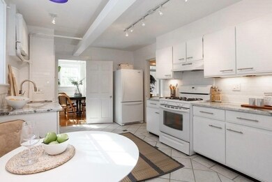 7 Centre St unit B, Cambridge, MA 02139 - photo 3