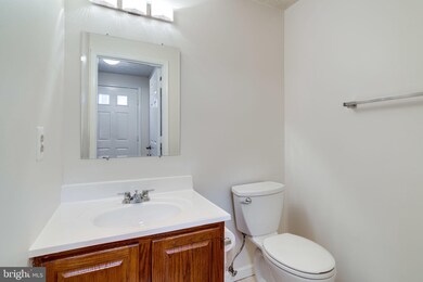 7568 Aspenpark Rd, Lorton, VA 22079 - photo 5