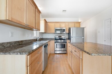39 Montgomery St unit 3, Cambridge, MA 02140 - photo 4