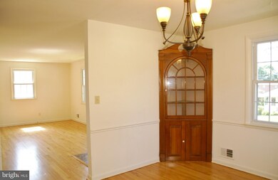 3404 Lambros Rd, Parkville, MD 21234 - photo 6