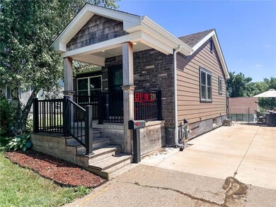 1329 N 4th Ave E, Newton, IA 50208 - photo 2