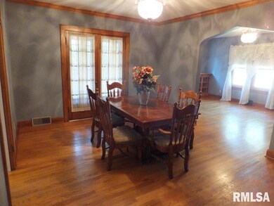 2105 N Myrtle St, Davenport, IA 52804 - photo 2