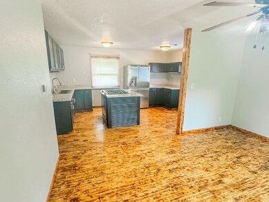 605 E 27th St S, Newton, IA 50208 - photo 5