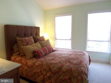 4065 Walnut Cove Cir, Fairfax, VA 22033 - photo 4