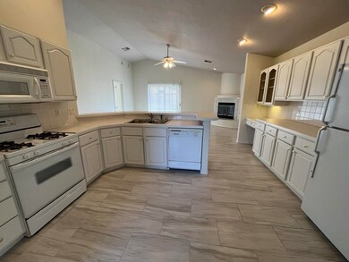 838 Mimosa Ave, Alamogordo, NM 88310 - photo 3