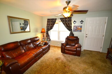 9301 Pagoda Dr, Louisville, KY 40229 - photo 5