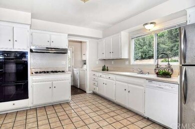 Spacious, Bright Kitchen