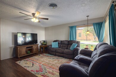 1402 Smith St, Waller, TX 77484 - photo 5