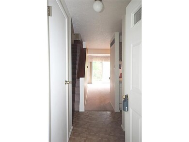Entry/Foyer.
