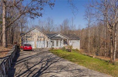 1040 Greenleaf Acres Dr, Asheboro, NC 27205 - photo 2