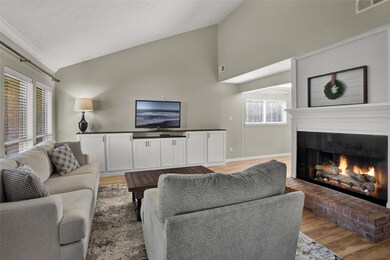 330 Gleneagles Dr, Friendswood, TX 77546 - photo 3