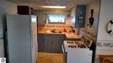 162 N Huron Rd, Au Gres, MI 48703 - photo 4