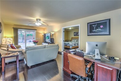 8429 Summers Ranch Ct, Las Vegas, NV 89139 - photo 4